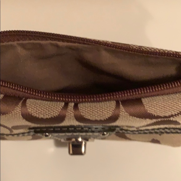 NEVER USED - Coach Wristlet - Picture 4 of 7